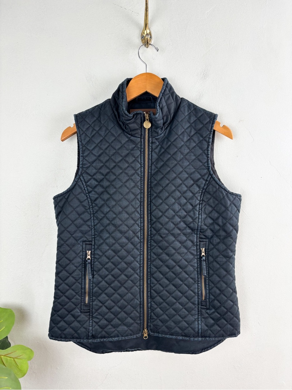 NWOT Outback Trading Co. Women’s Brisbane Quilted Vest Sz M